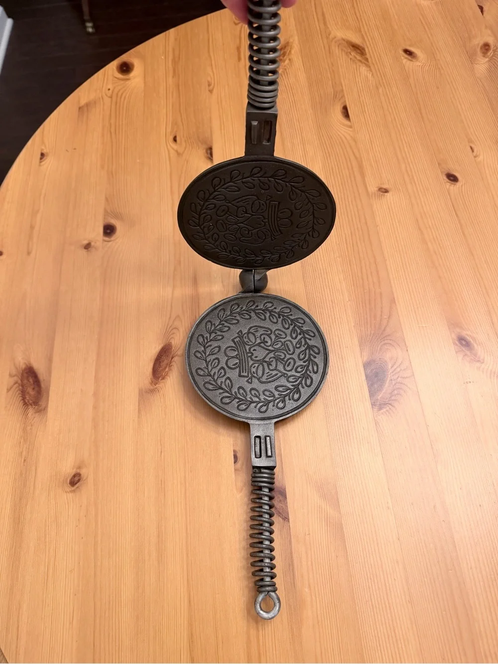Vintage Wagner Cast Iron Pizzelle/Iron Cookie Press - Dark Gray